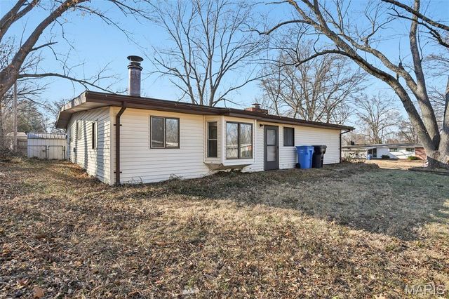 325 Holiday Hill Drive, Florissant, MO 63033