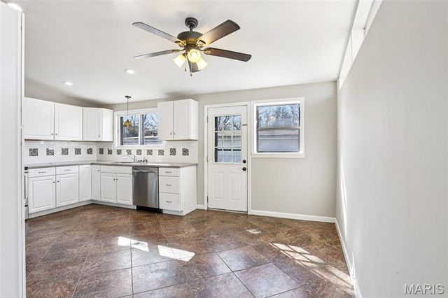 325 Holiday Hill Drive, Florissant, MO 63033