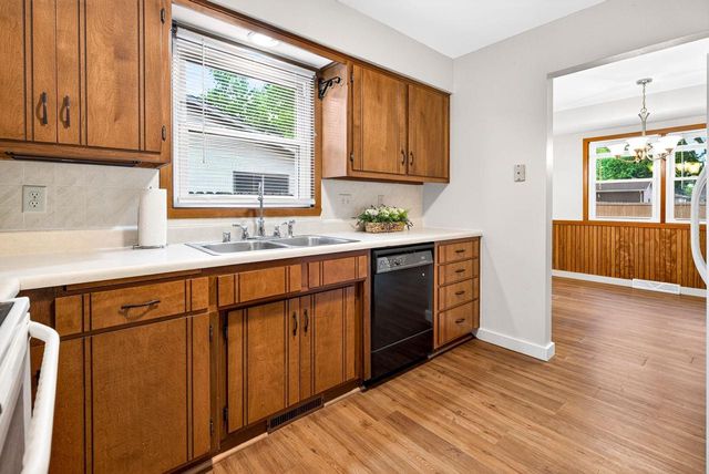 121 ALEXANDER DRIVE, Neenah, WI 54956