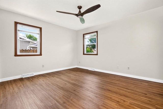 121 ALEXANDER DRIVE, Neenah, WI 54956