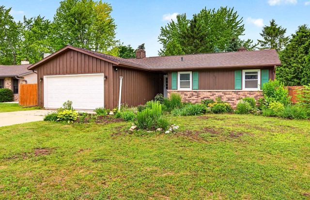 121 ALEXANDER DRIVE, Neenah, WI 54956