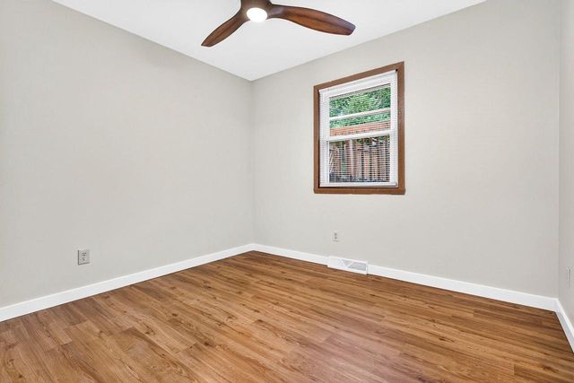 121 ALEXANDER DRIVE, Neenah, WI 54956