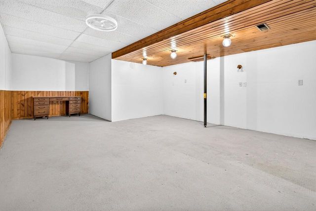 121 ALEXANDER DRIVE, Neenah, WI 54956