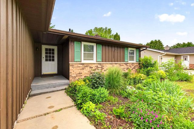 121 ALEXANDER DRIVE, Neenah, WI 54956