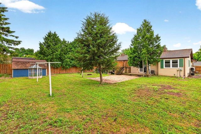 121 ALEXANDER DRIVE, Neenah, WI 54956