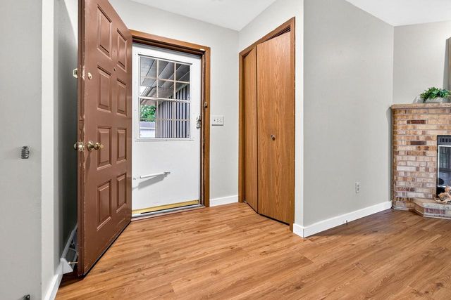 121 ALEXANDER DRIVE, Neenah, WI 54956