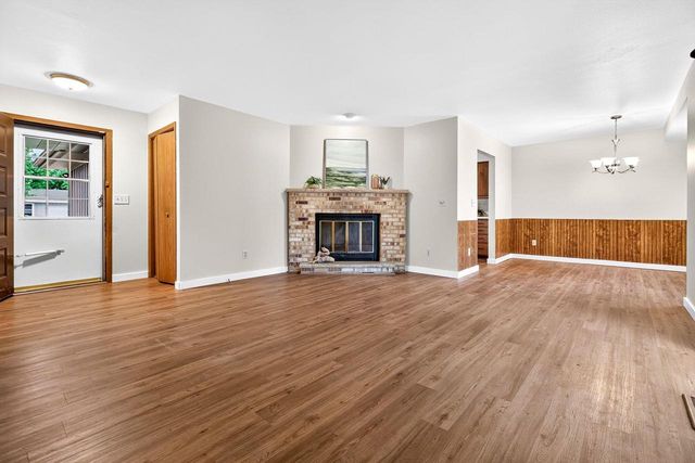 121 ALEXANDER DRIVE, Neenah, WI 54956