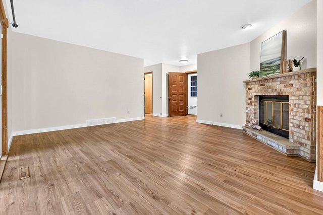 121 ALEXANDER DRIVE, Neenah, WI 54956