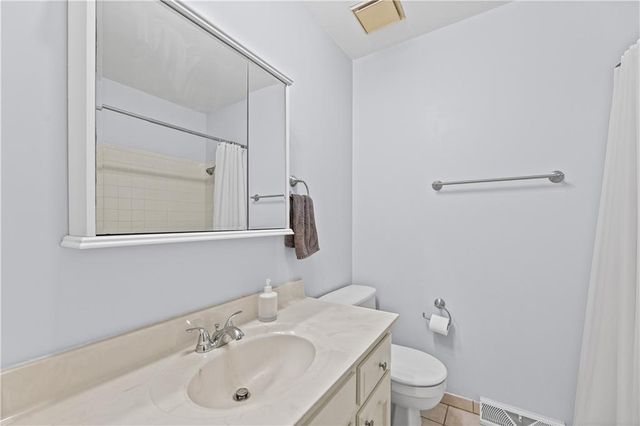9700 N Charlotte Street, Kansas City, MO 64155