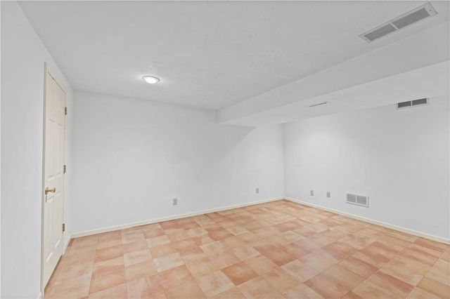 9700 N Charlotte Street, Kansas City, MO 64155