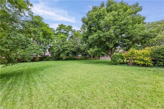 9700 N Charlotte Street, Kansas City, MO 64155