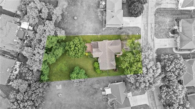 9700 N Charlotte Street, Kansas City, MO 64155