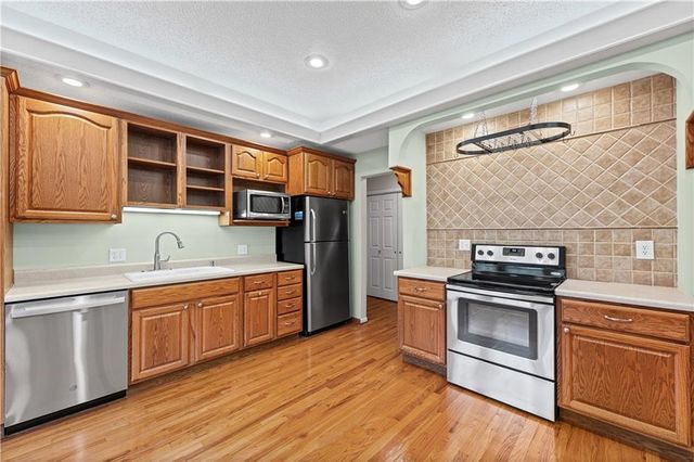 9700 N Charlotte Street, Kansas City, MO 64155