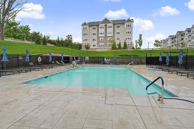 11 Peters Farm Way 409, Westborough, MA 01581