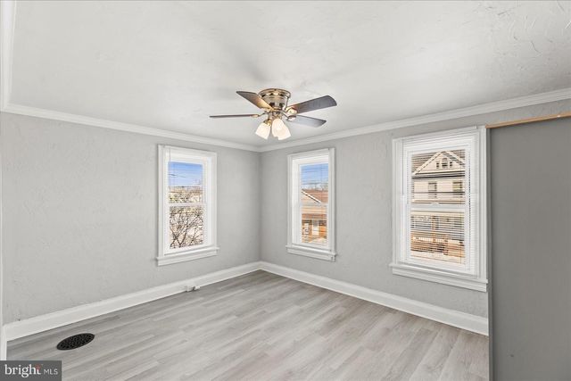 15 WESTMINSTER AVE, Hanover, PA 17331