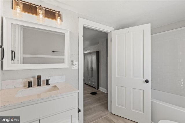 15 WESTMINSTER AVE, Hanover, PA 17331