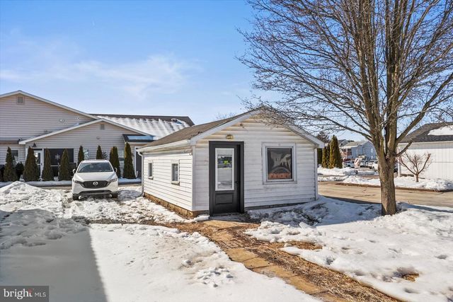 15 WESTMINSTER AVE, Hanover, PA 17331