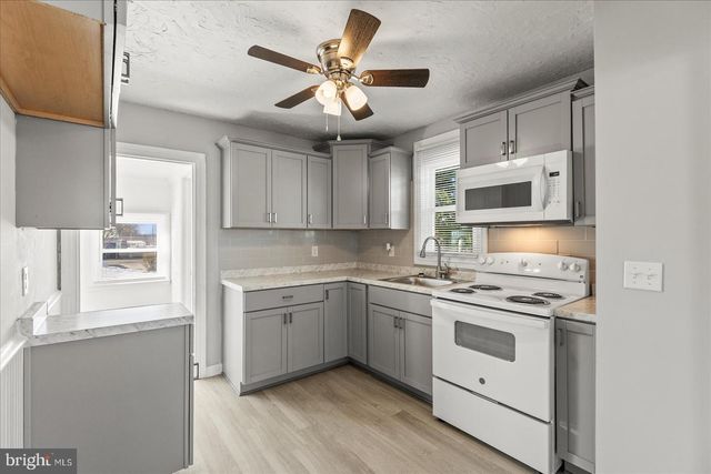 15 WESTMINSTER AVE, Hanover, PA 17331