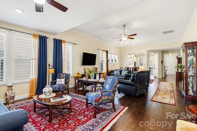 8407 Festival Way, Charlotte, NC 28215