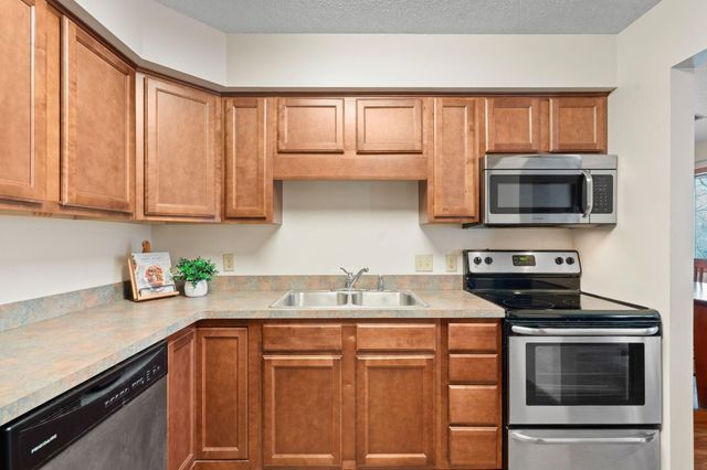 2644 Lake Court Drive 31, Mounds View, MN 55112