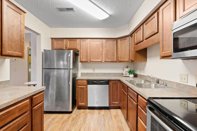 2644 Lake Court Drive 31, Mounds View, MN 55112