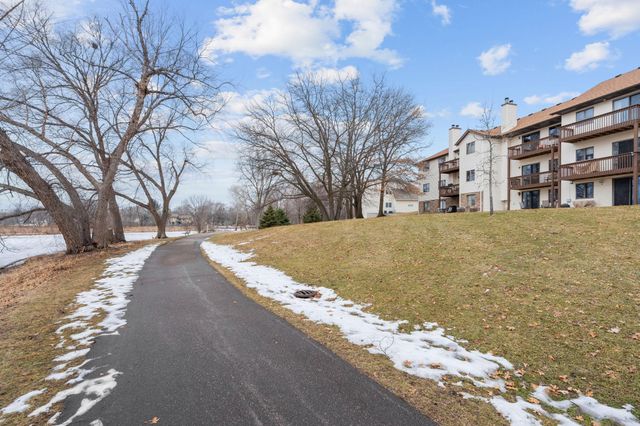 2644 Lake Court Drive 31, Mounds View, MN 55112