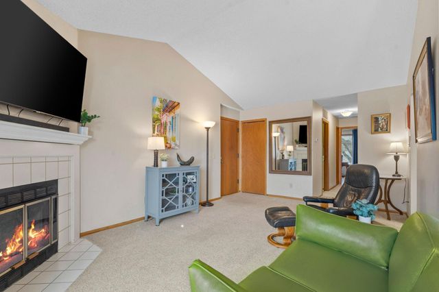 2644 Lake Court Drive 31, Mounds View, MN 55112