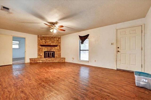 988 N Clinton Street, Stephenville, TX 76401