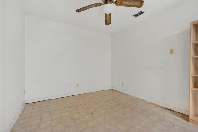 988 N Clinton Street, Stephenville, TX 76401