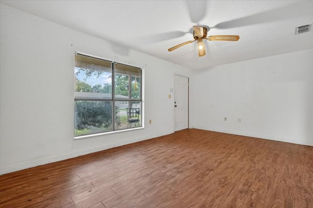 988 N Clinton Street, Stephenville, TX 76401