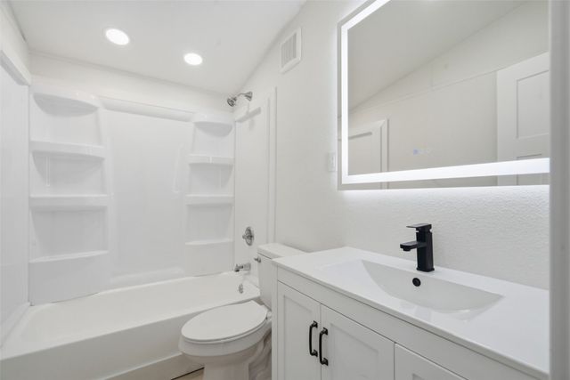 270 Miller SW, Cedar Rapids, IA 52404