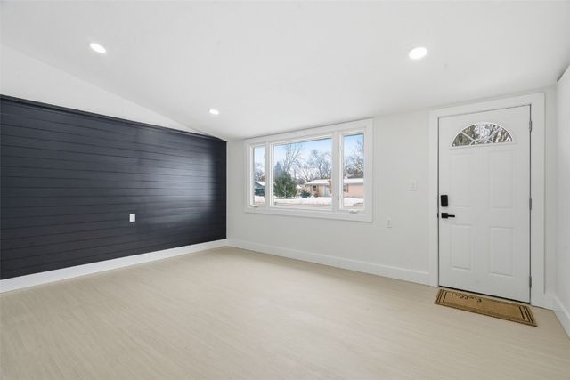 270 Miller SW, Cedar Rapids, IA 52404