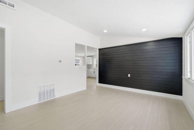 270 Miller SW, Cedar Rapids, IA 52404