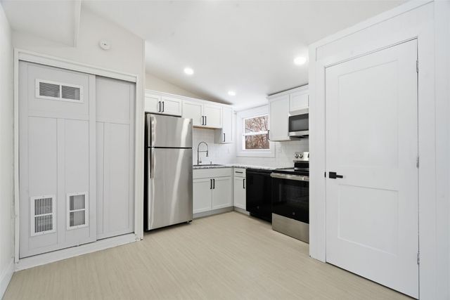 270 Miller SW, Cedar Rapids, IA 52404