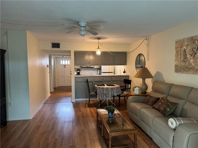 835 18th Street 103, Vero Beach, FL 32960