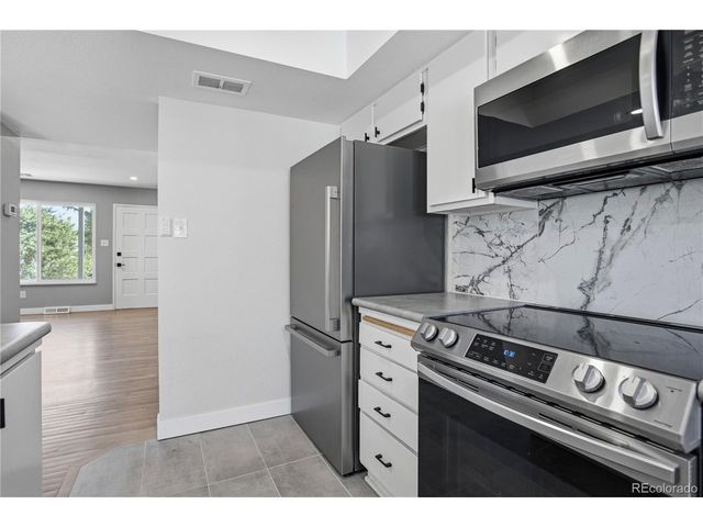 610 S Xenon Ct, Lakewood, CO 80228