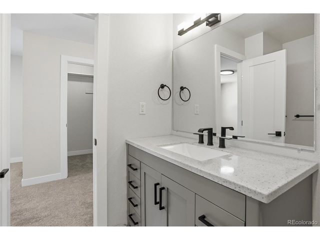 610 S Xenon Ct, Lakewood, CO 80228