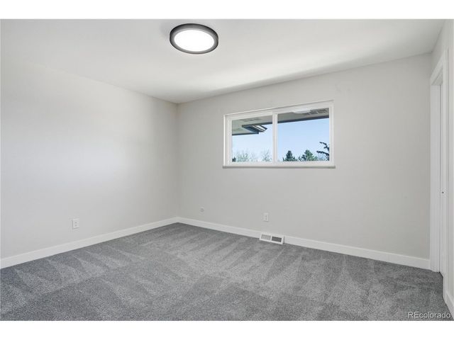 610 S Xenon Ct, Lakewood, CO 80228