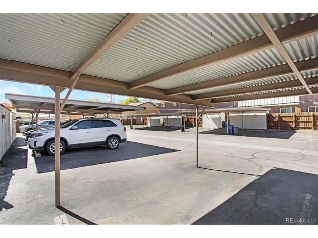 610 S Xenon Ct, Lakewood, CO 80228