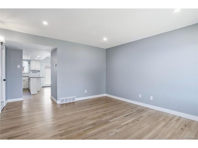 610 S Xenon Ct, Lakewood, CO 80228