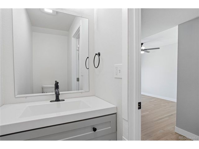 610 S Xenon Ct, Lakewood, CO 80228