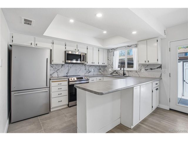 610 S Xenon Ct, Lakewood, CO 80228