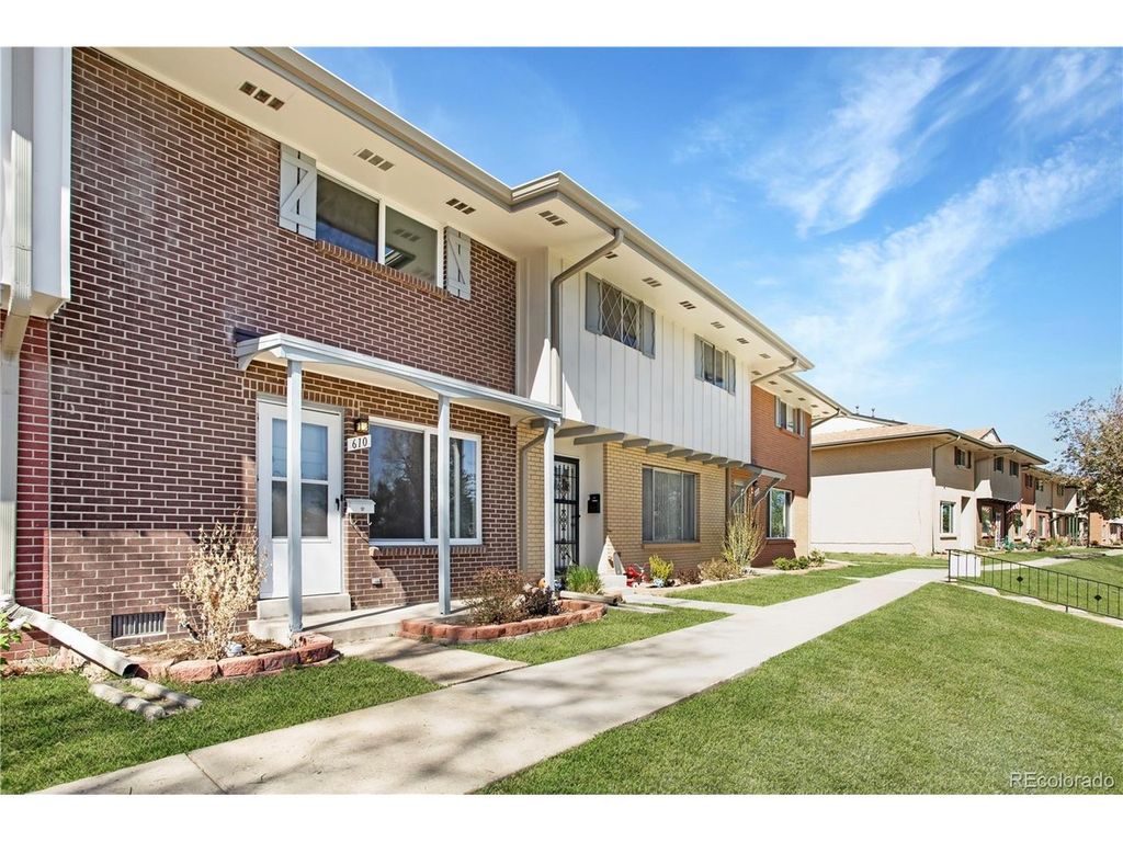 610 S Xenon Ct, Lakewood, CO 80228