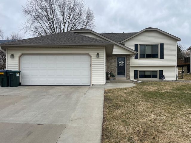 1302 36th Street SW, Rochester, MN 55902