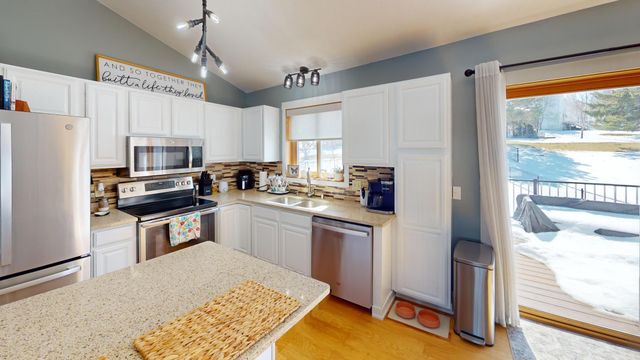 1302 36th Street SW, Rochester, MN 55902