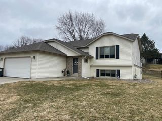 1302 36th Street SW, Rochester, MN 55902