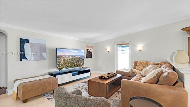 623 NE 17th Way, Fort Lauderdale, FL 33304