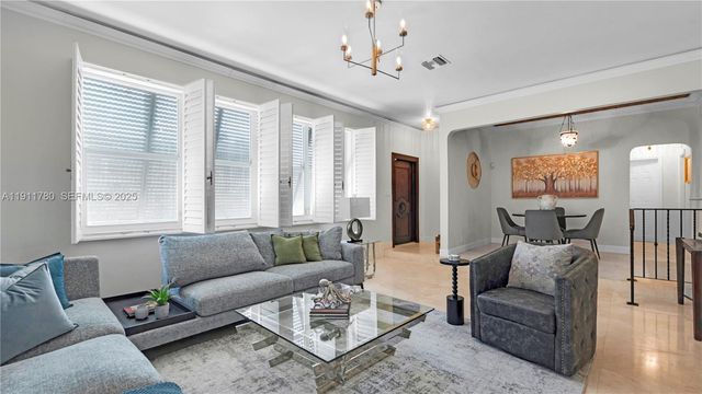 623 NE 17th Way, Fort Lauderdale, FL 33304