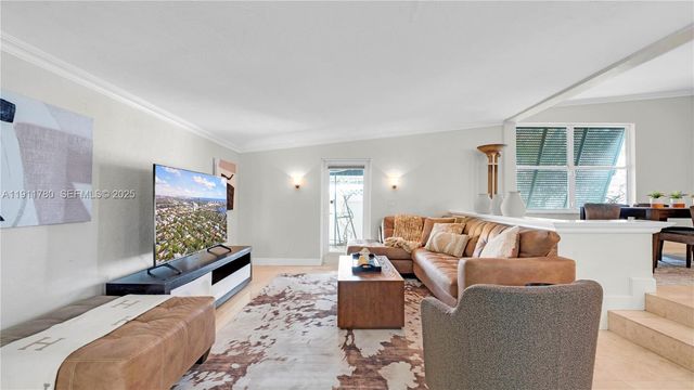 623 NE 17th Way, Fort Lauderdale, FL 33304