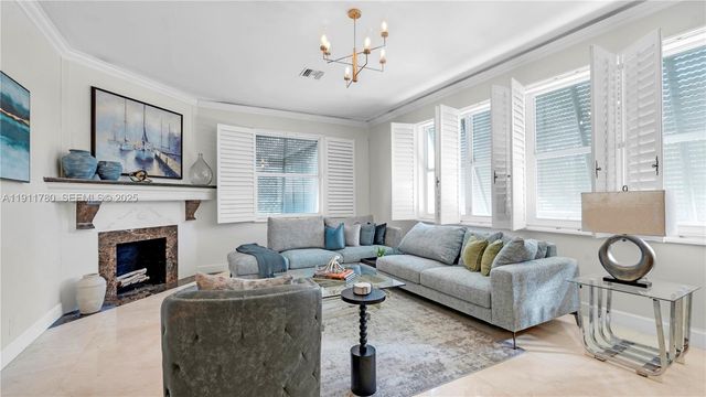 623 NE 17th Way, Fort Lauderdale, FL 33304